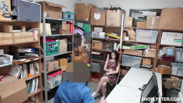 Hırsızlık yaparken yakalanıyor