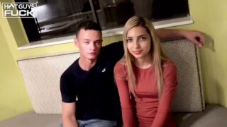 18 yaşindaki kız olgun adama sert sakso çekiyor