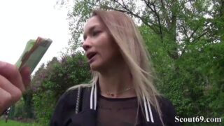 Escort kızı arabaya alıp içinden geçiyor